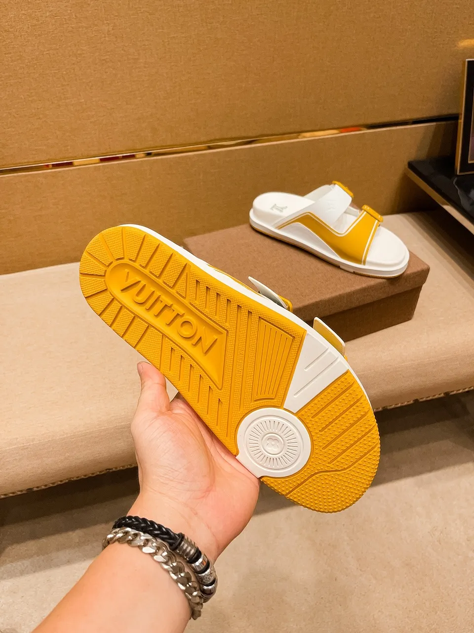 Men's shoes 💰 380 💰 New model on the market 🔥 [LV 🔥 Slippers] High-end 1:1 mold customization of first-layer cowhide, original upgraded version of the outsole, lighter and non-slip. The market's top quality, fashionable and trendy, versatile and popular, simple yet tasteful, a must-have for fashionistas, exuding a fashionable and casual atmosphere, fashion is at your feet, full of confidence, the same style at the counter 👍The season of spring and summer slippers is here, they are super beautiful to wear, 38-44, multiple colors available🔥